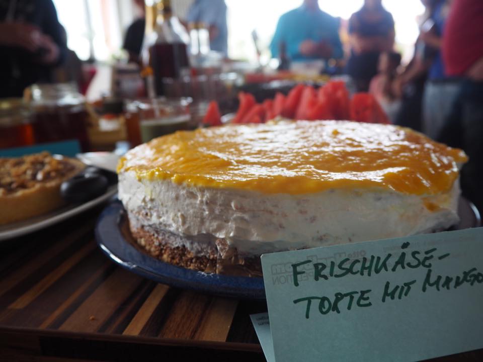 Frischkäsetorte mit Knusperboden und Fruchtsauce von Andrea ...